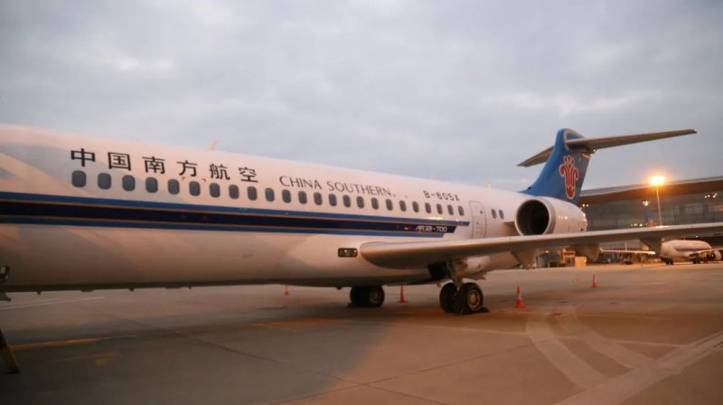 冠珠陶瓷×首架國產(chǎn)自有產(chǎn)權(quán)飛機(jī)“阿嬌”翱翔藍(lán)天展中國科技創(chuàng)造實(shí)力_4
