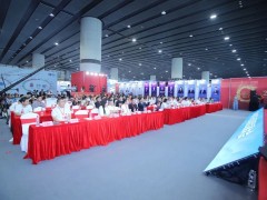 鷹衛(wèi)浴戴日華：堅持高質(zhì)量發(fā)展，向高價值轉(zhuǎn)型