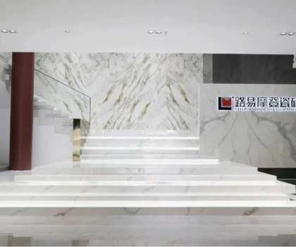 仿古賽道第一潮牌，路易摩登瓷磚憑什么在陶瓷行業(yè)內卷中突圍？