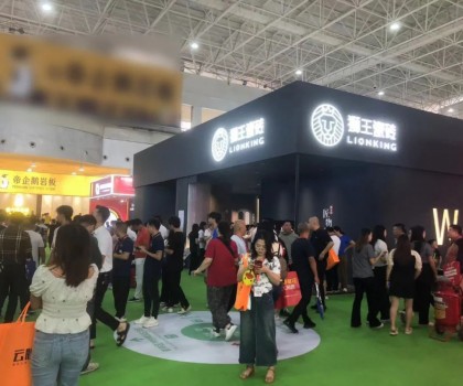 佛山陶博會第一天，獅王瓷磚已經(jīng)燃爆了！