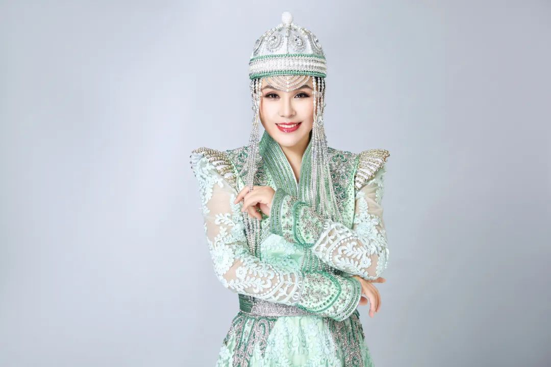 歌手烏蘭托婭助陣！浪鯨衛(wèi)浴總裁明星雙簽售長春站活動火熱進行2.jpg