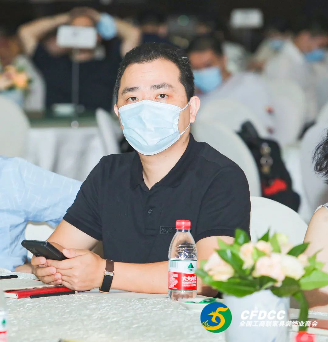 定制中國(guó)好浴室！浪鯨衛(wèi)浴被授予“定制家居專業(yè)委員會(huì)副會(huì)長(zhǎng)”稱號(hào)3.jpg