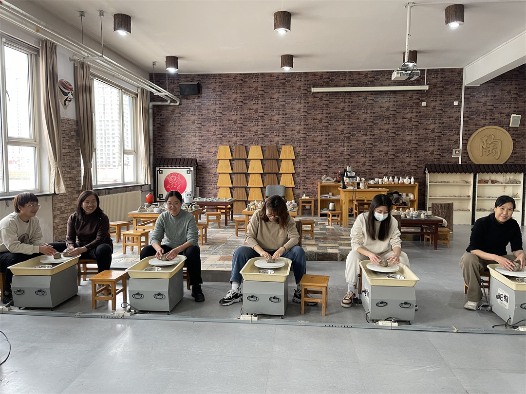 體驗(yàn)非遺熱辣滾燙――盛世長安小學(xué)開展“三八” 女神節(jié)陶藝制作活動 (2).jpg