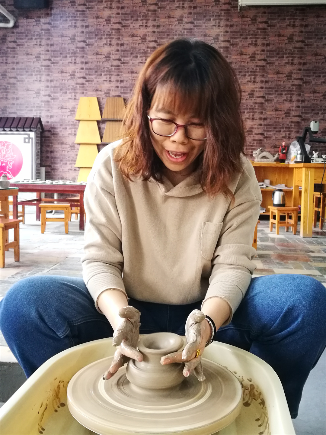 體驗(yàn)非遺熱辣滾燙――盛世長安小學(xué)開展“三八” 女神節(jié)陶藝制作活動 (10).jpg