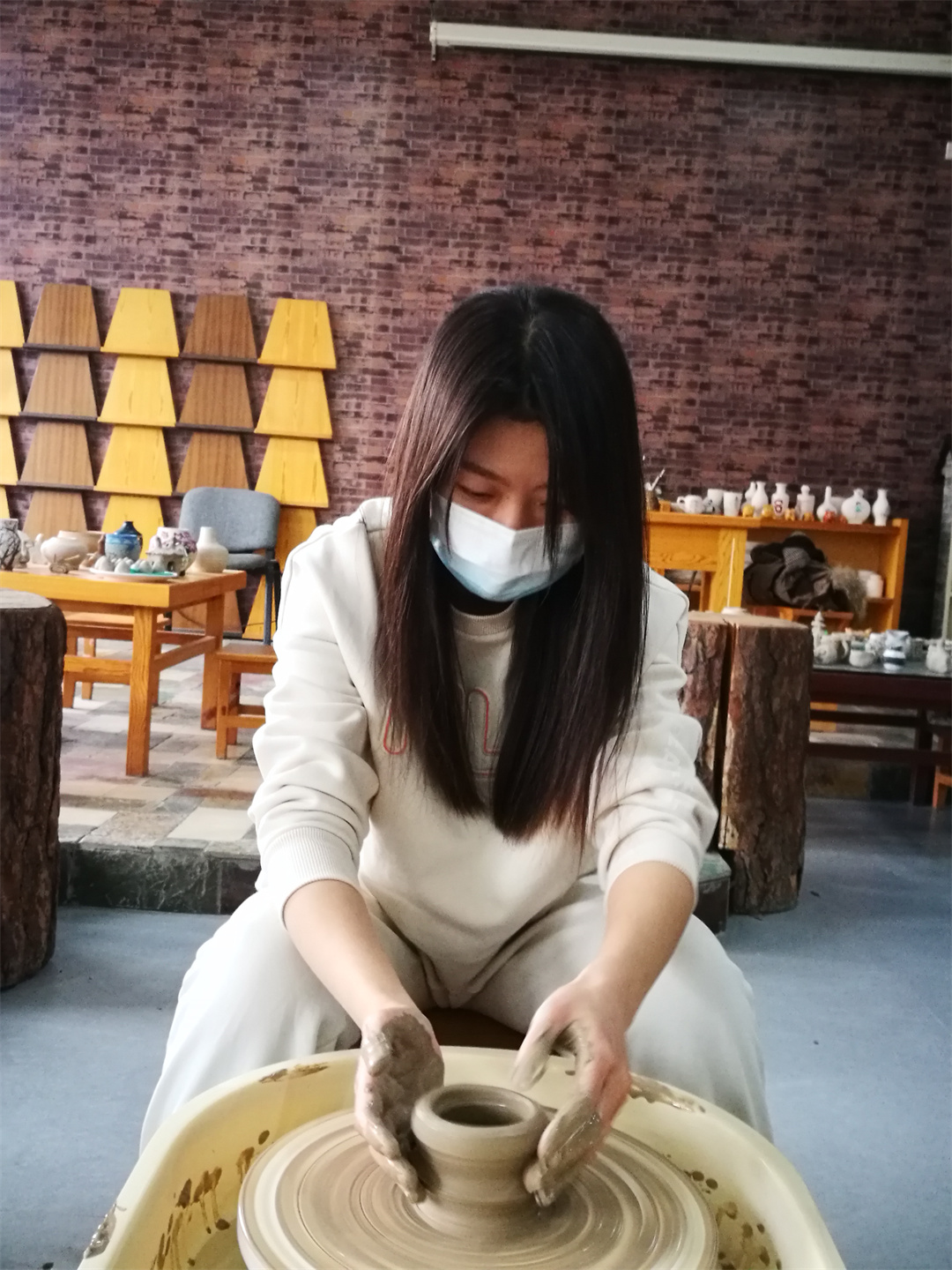體驗(yàn)非遺熱辣滾燙――盛世長安小學(xué)開展“三八” 女神節(jié)陶藝制作活動 (1).jpg