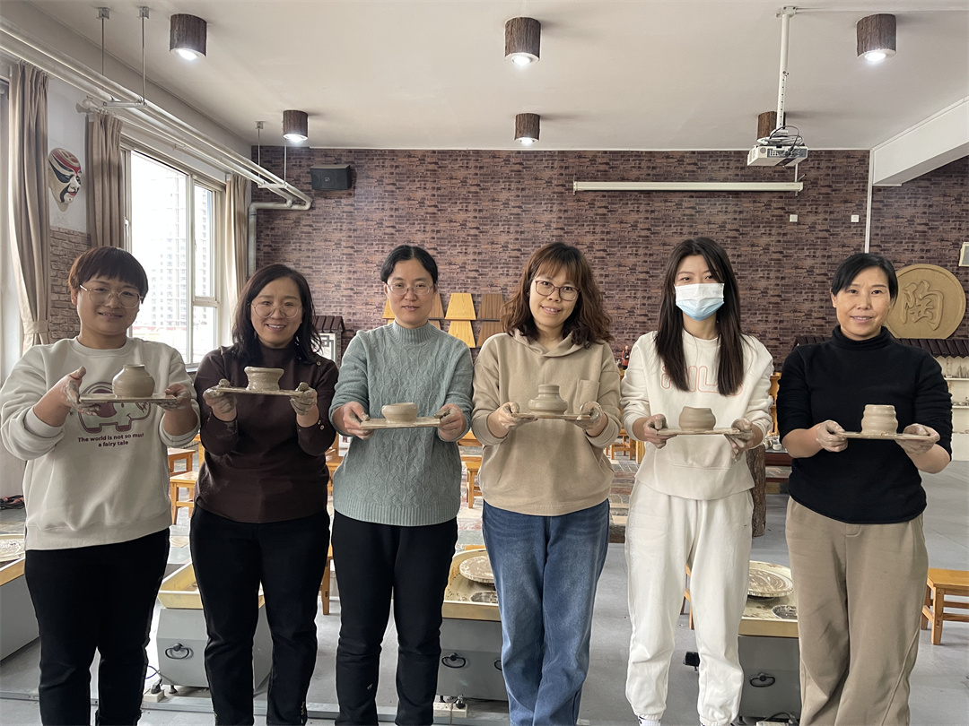 體驗(yàn)非遺熱辣滾燙――盛世長安小學(xué)開展“三八” 女神節(jié)陶藝制作活動 (6).jpg