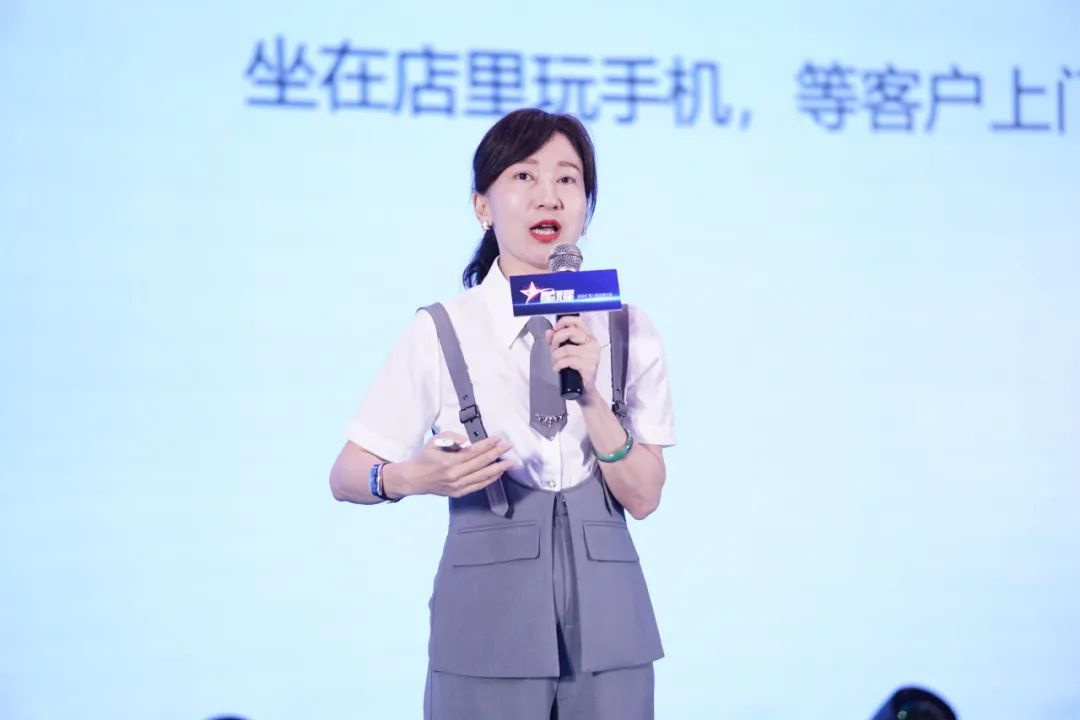 2024圣堡龍?zhí)沾傻诎藢闷放拼髸?huì)圓滿舉行7.jpg