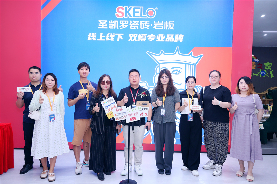 媒體采訪(fǎng)合照.JPG